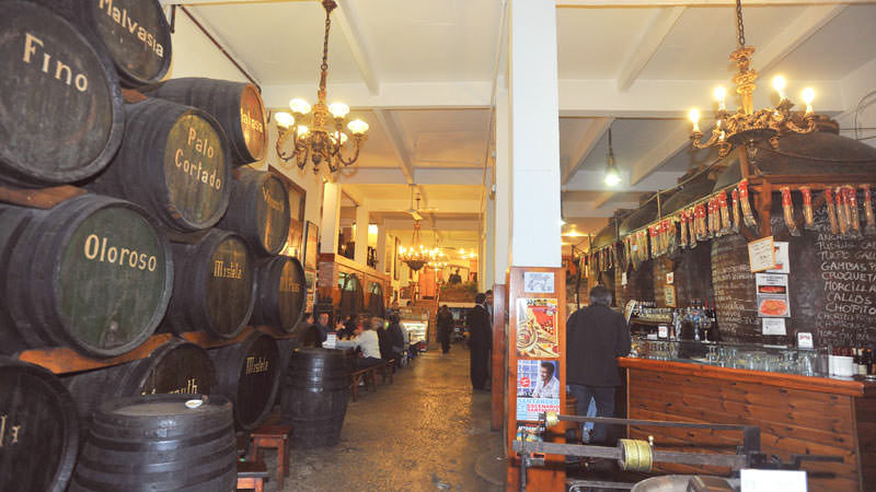bodegas-mazon-resturante-santander-local-interior-desde-la-entrada bodegas-mazon-resturante-santander-local-interior-desde-la-entrada
